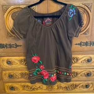 Johnny was short sleeve Embroidered top